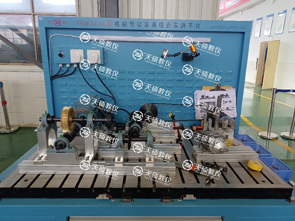 熱烈祝賀“2024年“匠心杯”裝備維修職業(yè)技能大賽空軍修理工廠預(yù)選賽裝配鉗工項目實操競賽”完滿完成，此競賽設(shè)備由本司研發(fā)制作，并提供培訓(xùn)支持。